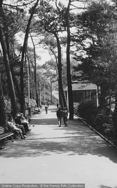 bournemouth-the-pines-walk-central-gardens-c1960_b163170